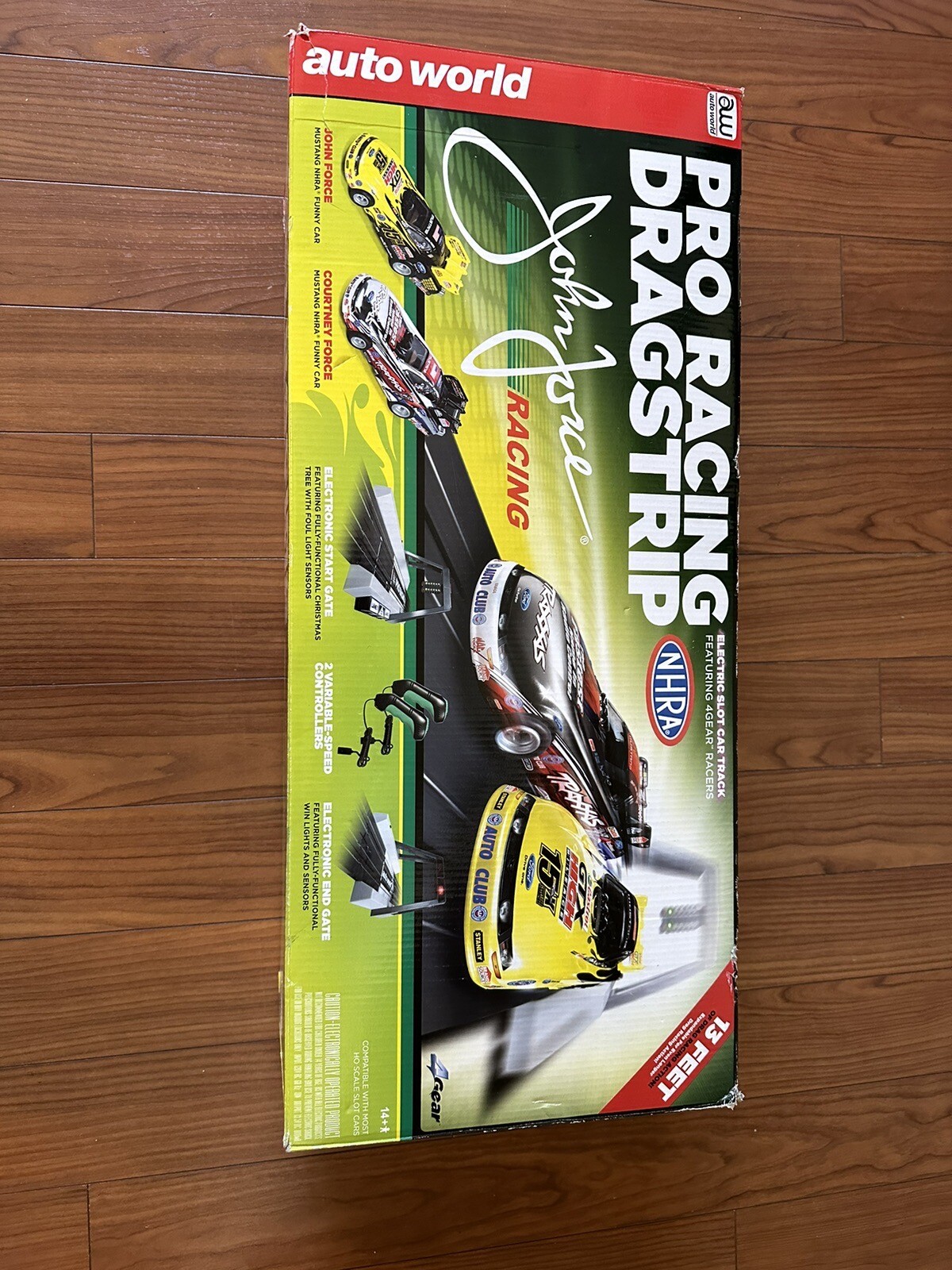 AUTO WORLD PRO RACING DRAGSTRIP NHRA JOHN FORCE RACING COURTNEY FORCE