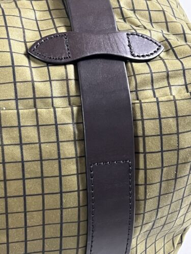 FILSON OIL FINISH TIN CLOTH DUFFLE FLYWAY GREEN MEDIUM SIZE NWT - Picture 20 of 24