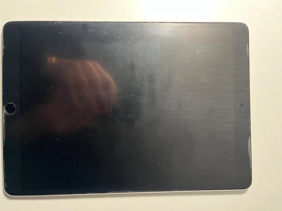 Apple iPad Pro 10,5" 2017 64GB WiFi + Cellular Space Grau Zustand GUT  - Bild 2 von 4