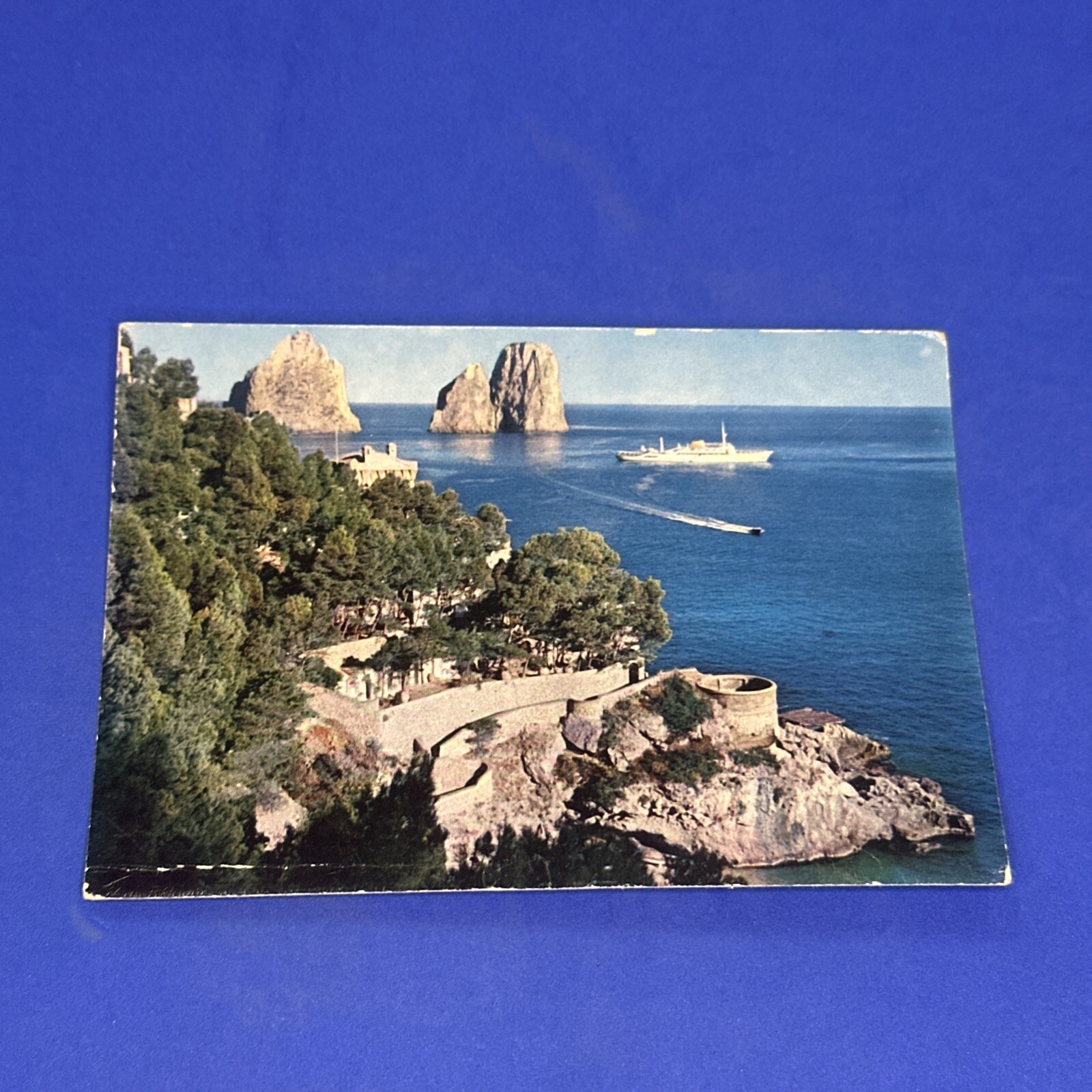 CAPRI LA TORRE SARACENA ED I FARAGLIONI CARTOLINA - A COLORI