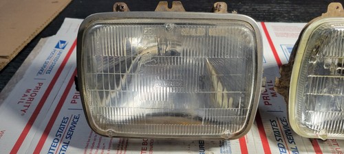 81-87 Chevrolet GMC Squarebody Single Headlight Buckets Trim Ring Retainers Bulb - Picture 3 of 9