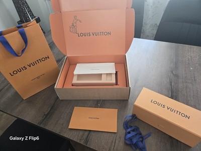 Louis Vuitton, Karton Plus Tragetasche