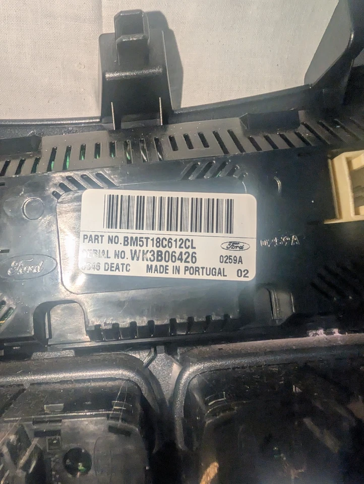 FORD FOCUS 2013 CLIMATE CONTROL & SURROUND TRIM - Image 3 of 3