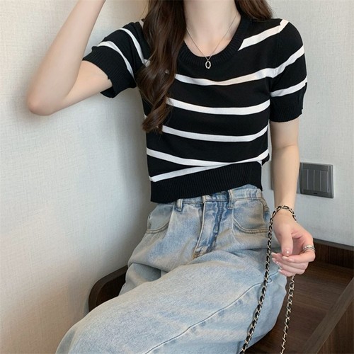 Stripe Patterned Women's Tee Made of Soft Fabric Perfect for Warm Weather - Picture 8 of 28