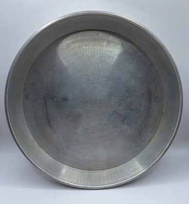 Mirro Round Cake Pans 8'' x 1 .5'' Aluminum Easy Grip Rim Edge