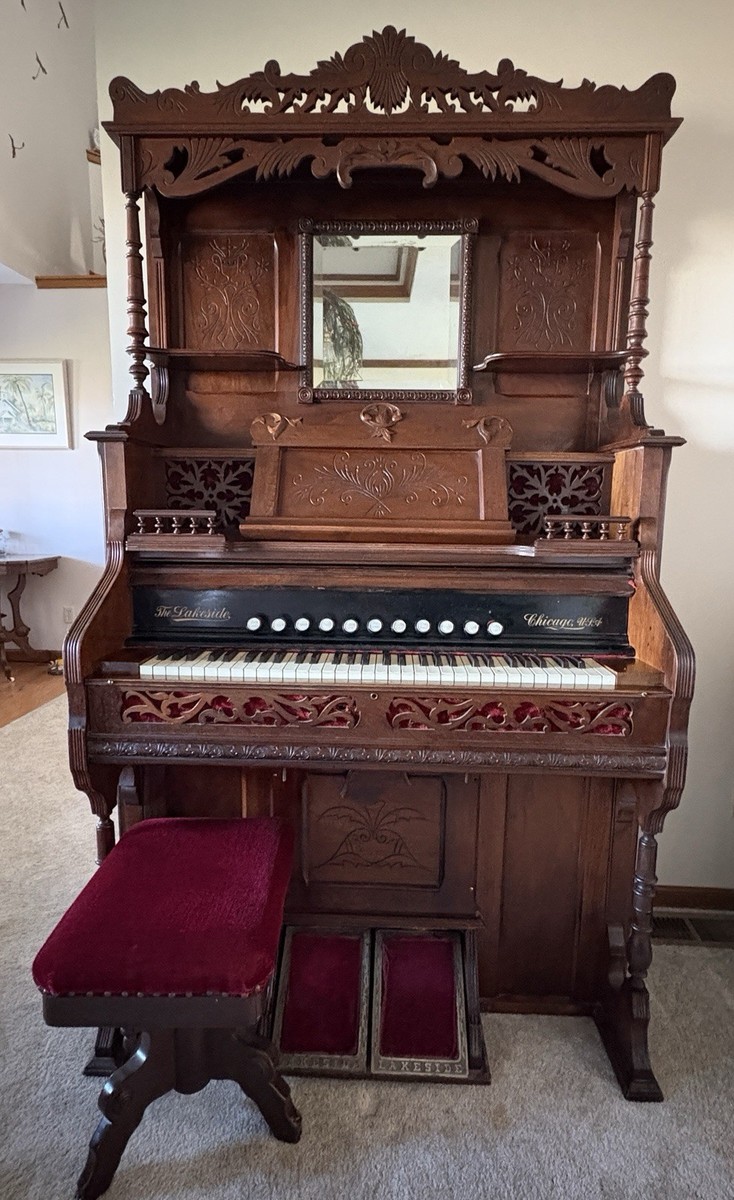 THE LAKESIDE/CHICAGO, USA Pump Organ with Swivel Stool. All