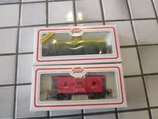 model power lot of (2) cars HO scale ////
