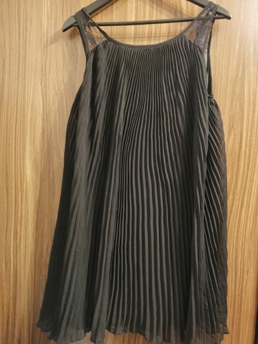 Neu mit Etikett! Yumi super plissé Kleid Gr. M/40, schwarz-weiß Wunderschön! - Bild 2 von 7