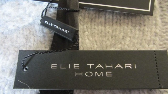 ELIE TAHARI 法兰绒灰色婴儿 ALPACA 抛毯 50 英寸 x 70 英寸 $398 全新带标签 — 第 3/4 张图片