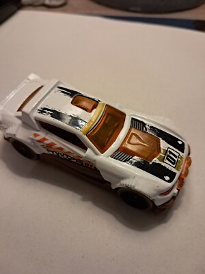 HOT WHEELS RALLY CAT HW DAREDEVILS 2017 weiß 01