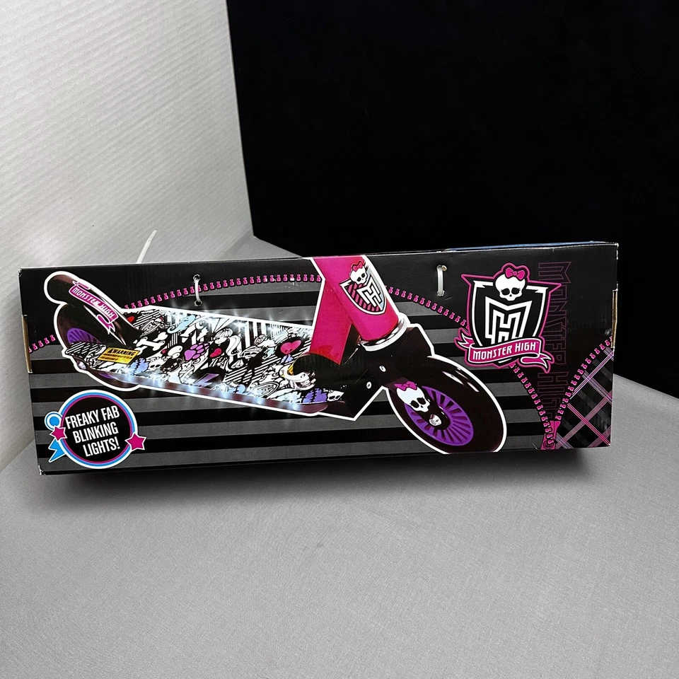 ©️ Scooter plegable iluminado Monster High Kids Dynacraft modelo 8002-11 2011 nuevo en caja Foto 3 de 4