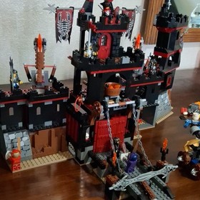 LEGO 8877 Vladek's Dark Fortress Knights' Kingdom II Castle 983pc Box Retired