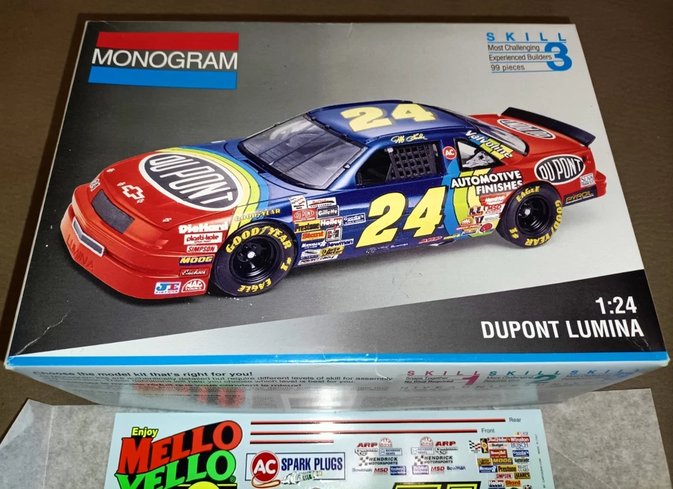 MONOGRAM DUPONT LUMINA NASCAR 1/24 + DECALS DAYS OF THUNDER  " Cole Trickle " - Immagine 2 di 4