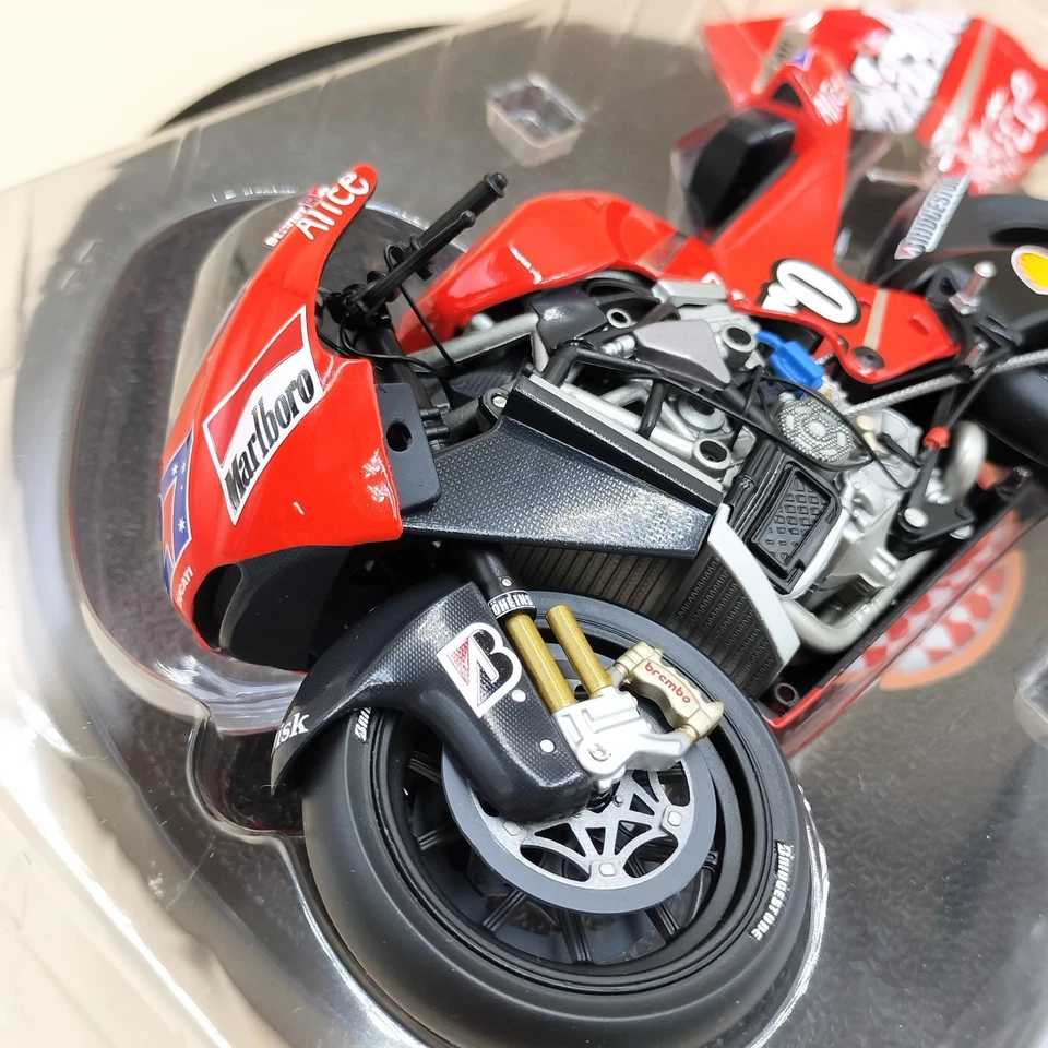 MINICHAMPS 1/12 Ducati Desmo16 GP7 Casey Stoner MotoGP 2007 Marlboro 122070027 - Image 2 of 4