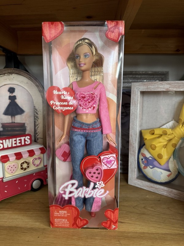 Hearts and Kisses Valentine's Day Barbie- 2004 Mattel C4479
