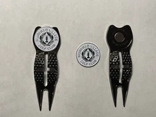 (1) Muirfield Village Golf Club Crosshairs Divot Tool & 1" Coin Golf Marker