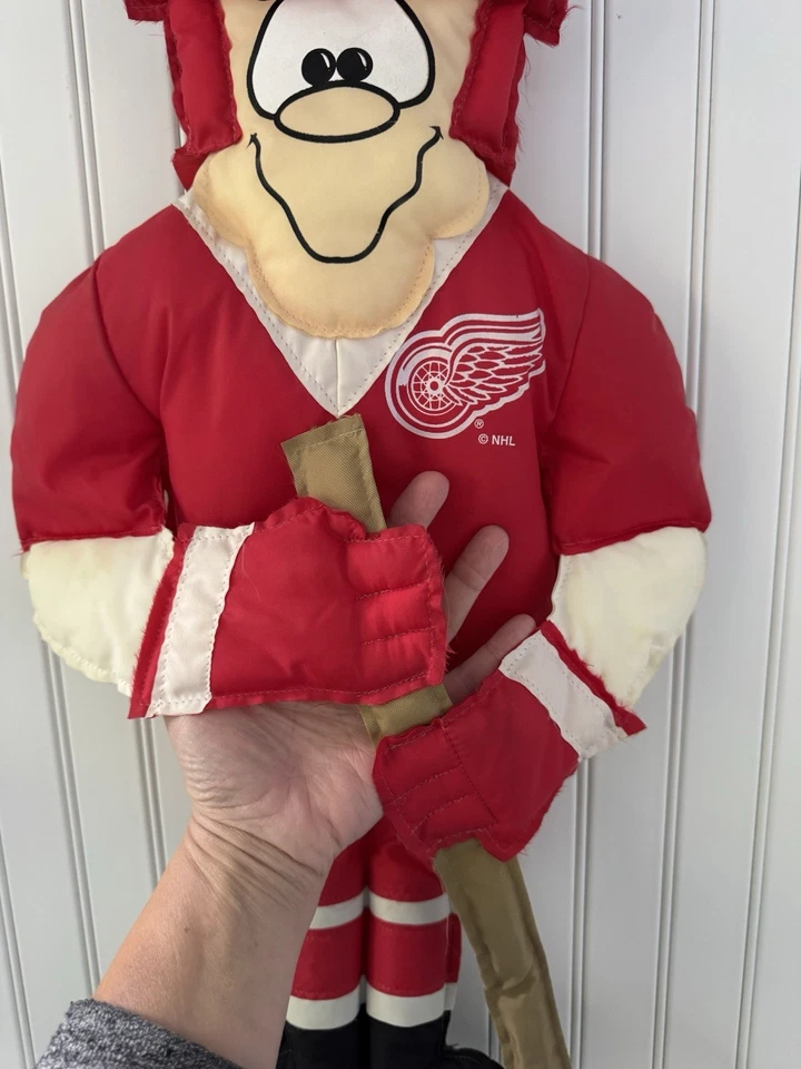 Vintage 90’s Detroit Red Wings Hockey Player Nylon Wind Sock 25” Flag Fan Decor - Image 3 of 4
