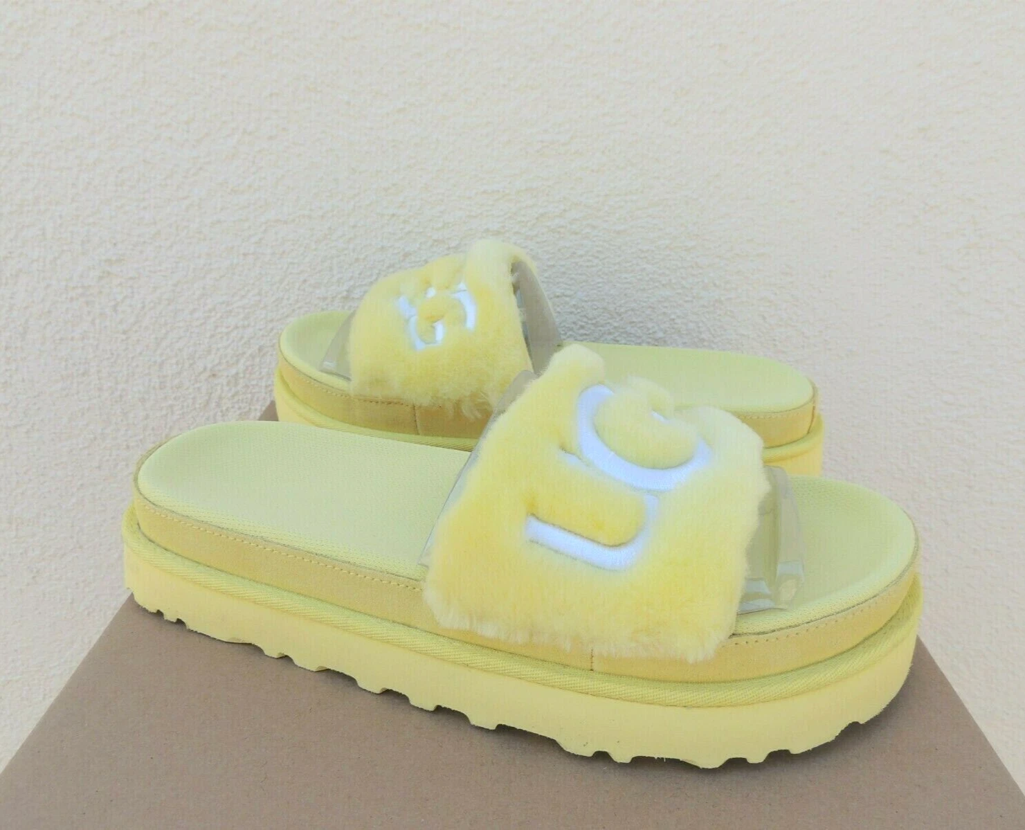 SANDALI SLIDE UGG LOGO MARGARITA GIALLO PELLICCIA LATON DONNA US 7 EUR 38 ~NUOVI