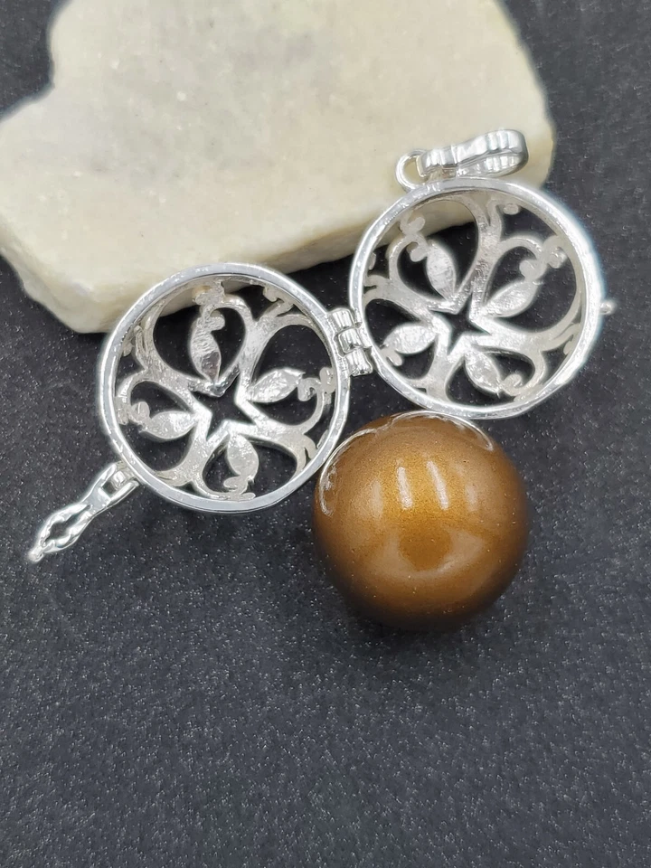 Colgante medallón filigrana enjaulado con carillón ángel bola armonía tono plata Estate Foto 4 de 4