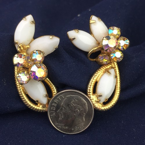 JULIANA D&E Gold Tone AB White Milk Glass Set Wreath Pin Brooch Clip Earrings - Picture 3 of 9