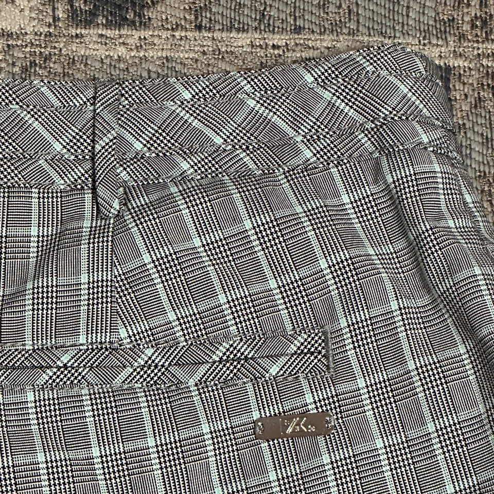 NWT Cutter Buck Womens Golf Shorts 8 DryTech Check Plaid Mid Rise Quick Dry - Image 3 of 4