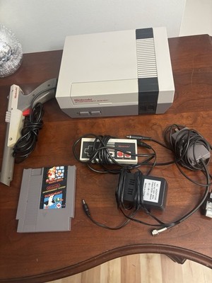 Nintendo NES Console System Action Box Mario/Duck Hunt Gun & GameControllers