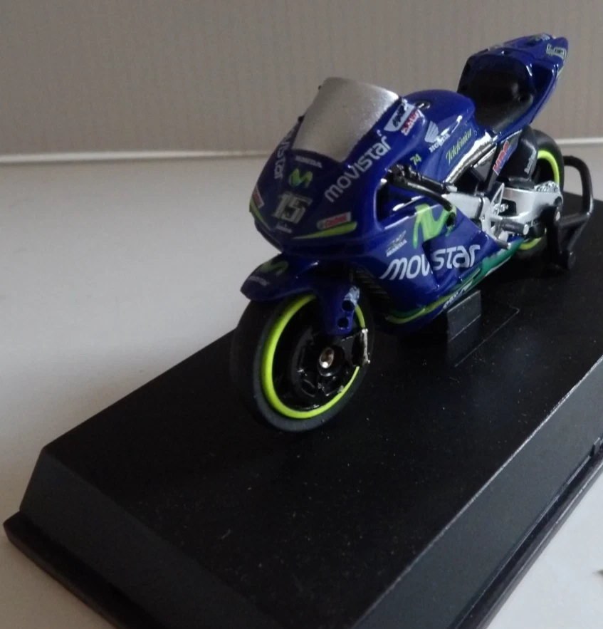 moto 1/32 HONDA RC211V ( 2005 ) n°15 ref 9 - Photo 3/4