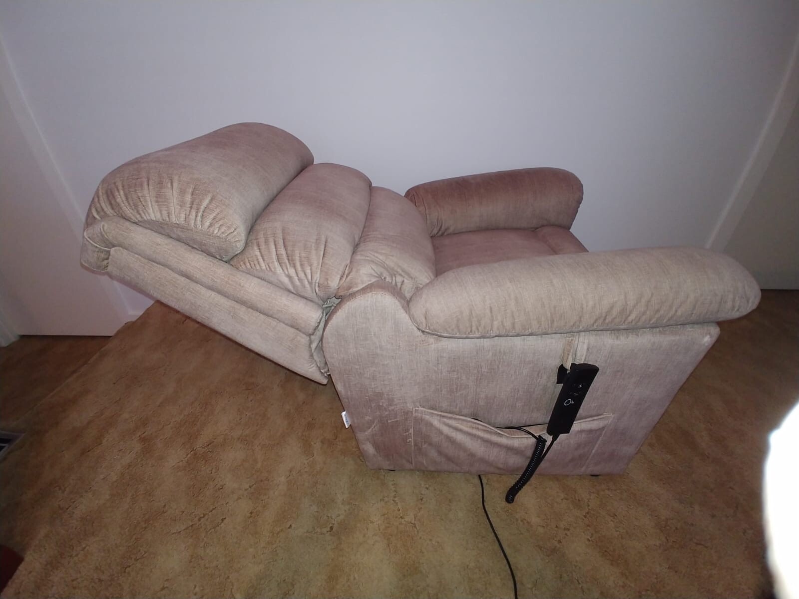 Lay Z Boy Electric Lift recliner chair eBay