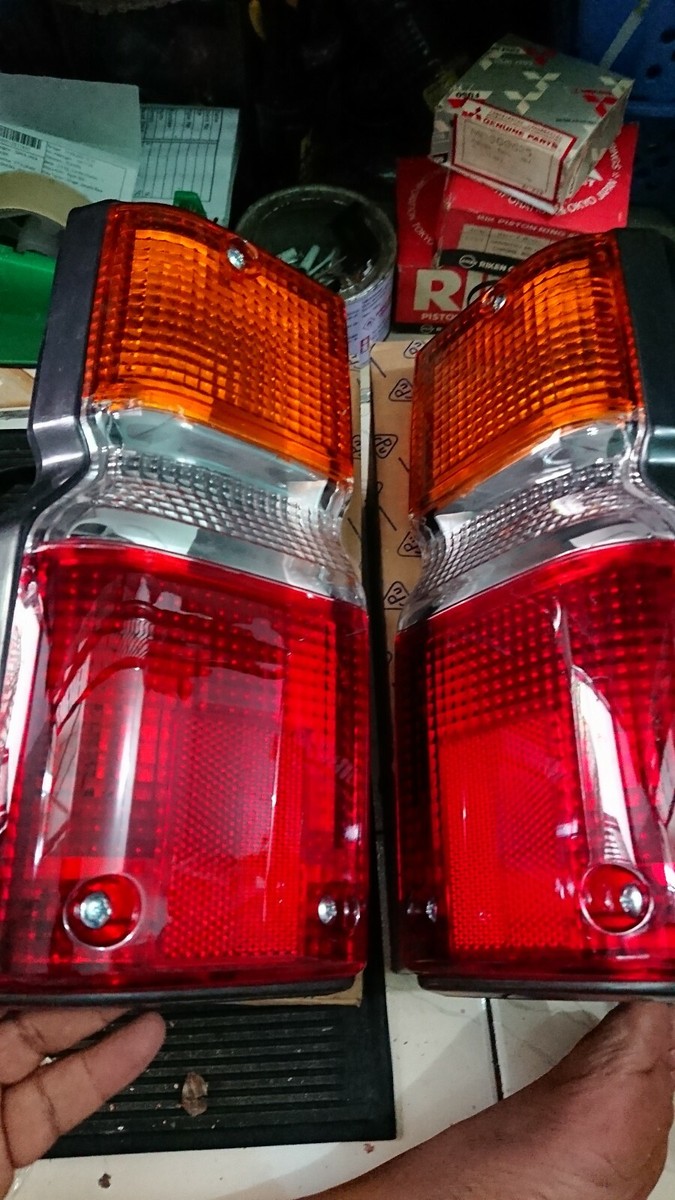 DAIHATSU ROCKY FEROZA BLIZZARD REAR TURN SIGNAL LAMP TAIL LIGHT