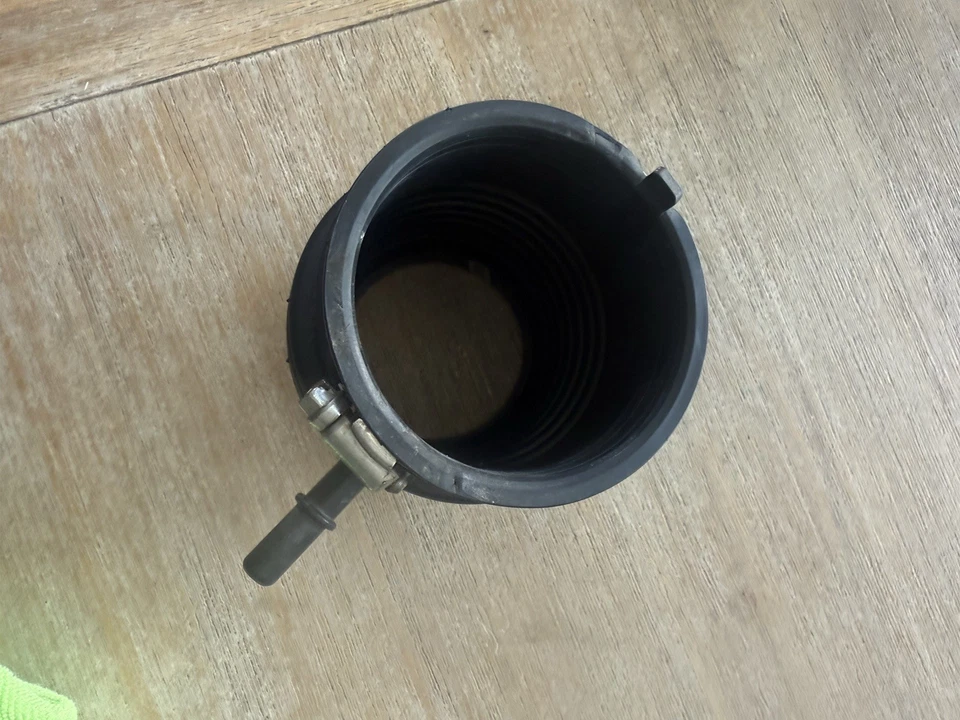 07-09 Chevrolet Equinox Air Cleaner Intake Outlet Duct Hose Tube Pipe 15222302 - Image 4 of 4