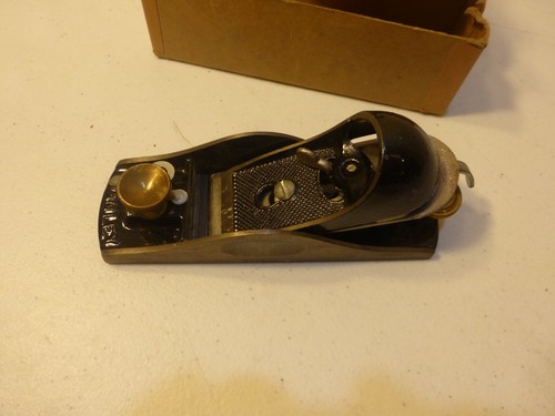 Stanley no. 9 1/2 adjustable throat block plane w/ Box - Picture 3 of 12