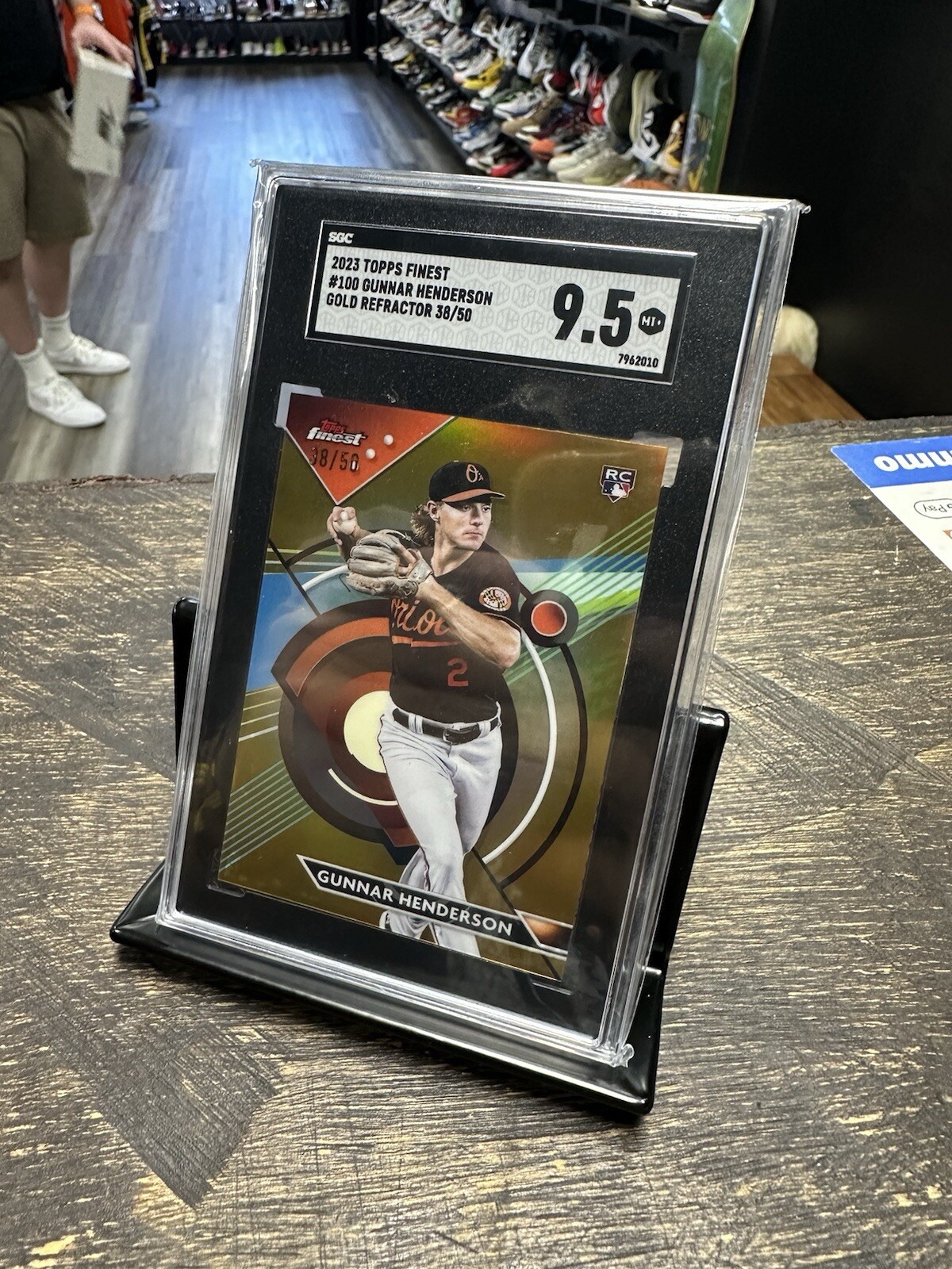 2023 Topps Finest - Gold Refractor #100 Gunnar Henderson /50 (RC)