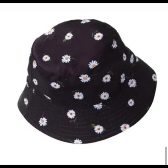 Alice + Olivia★デイジー柄ダッフルバッグ&バケットハット旅行 NEW Alice + Olivia Floral Daisy Duffel Bag with Bucket Hat