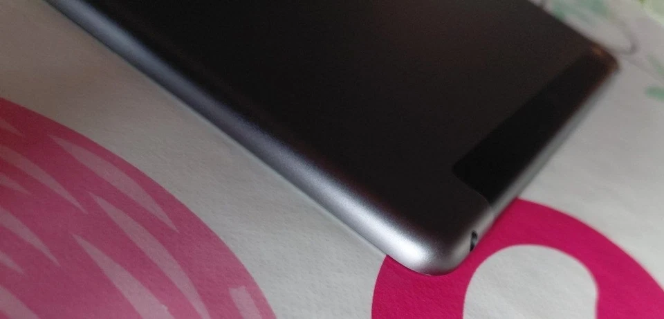 Apple iPad (8th generation) · 128GB · Cellular, foto 4 di 5