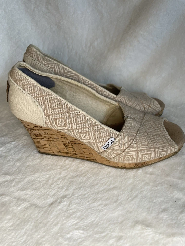 TOMS Tan Canvas Wedge Heel Shoes Open Peep Toe Cork Heel Size 7.5 - Image 3 of 4