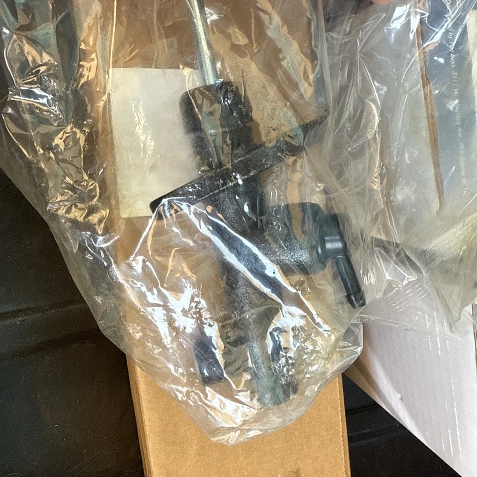 Cilindro maestro de embrague LuK LMC128 para modelos seleccionados de Chevrolet GMC 85-91 Foto 3 de 3