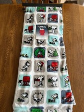 Peanuts Plush Christmas Throw Blanket Snoopy  Woodstock Window Panes 50x70