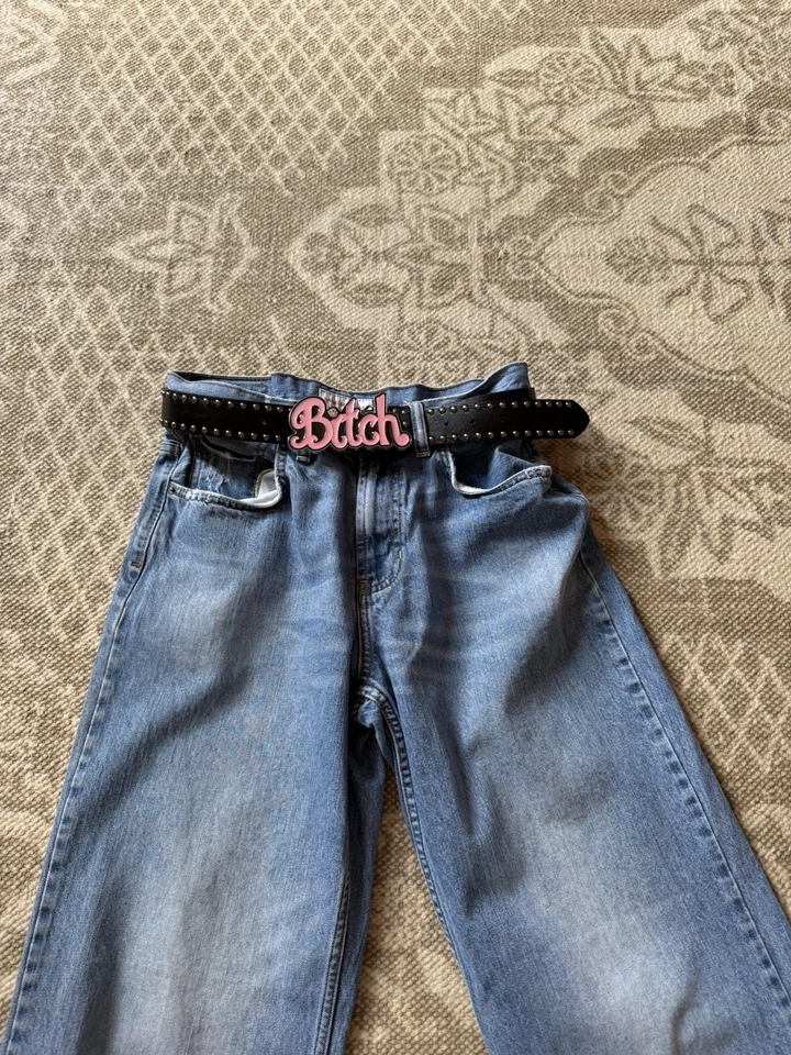 Y2K Bitch с заклепками черный розовый пояс - панк-рок эмо гранж фигурист унисекс, новый - Изображение 4 из 4