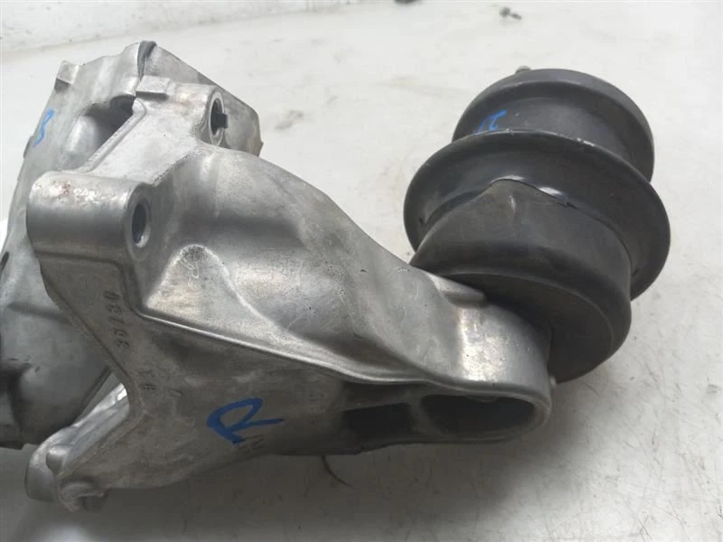 Suportes de motor Lexus IS200T LH e RH 2016 - Imagem 4 de 4