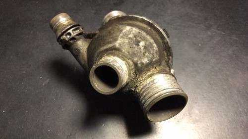 BMW E60 E61 E63 E81 E87 E90 E91 E93 Benzin Thermostat 7536655