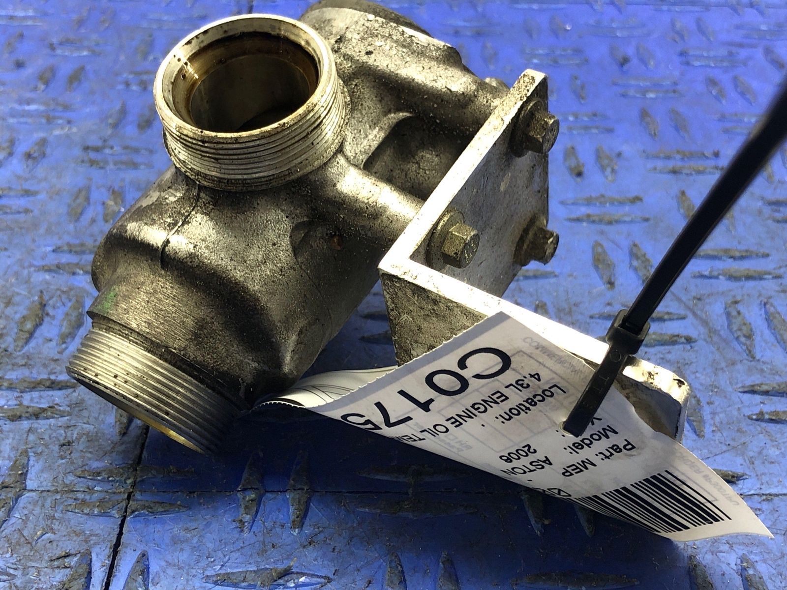 2006-2018 ASTON MARTIN VANTAGE V8 4.3L ENGINE OIL TEMP THERMOSTAT 96JV-6L635 OEM