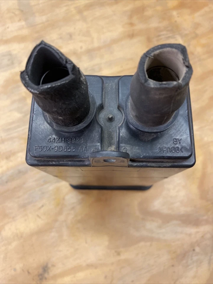 F50X-9D655-AA Ford Lincoln Continental Fuel Vapor Canister OEM F50X9D655AA - Image 3 of 4