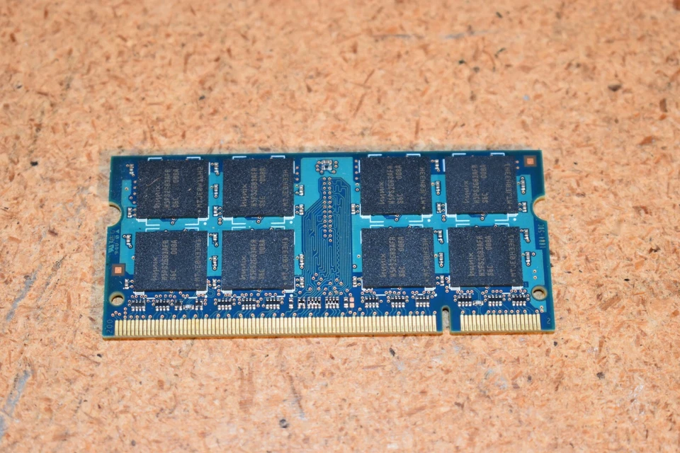 Hynix 4GB PC2-6400S 2Rx8 Laptop RAM DDR2 HMP351S6AFR8C - S6 AB - Image 3 of 4