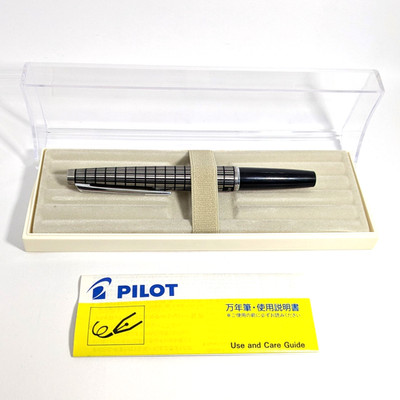 Pilot Elite Black Grid Vintage Fountain Pen 14K F Nib