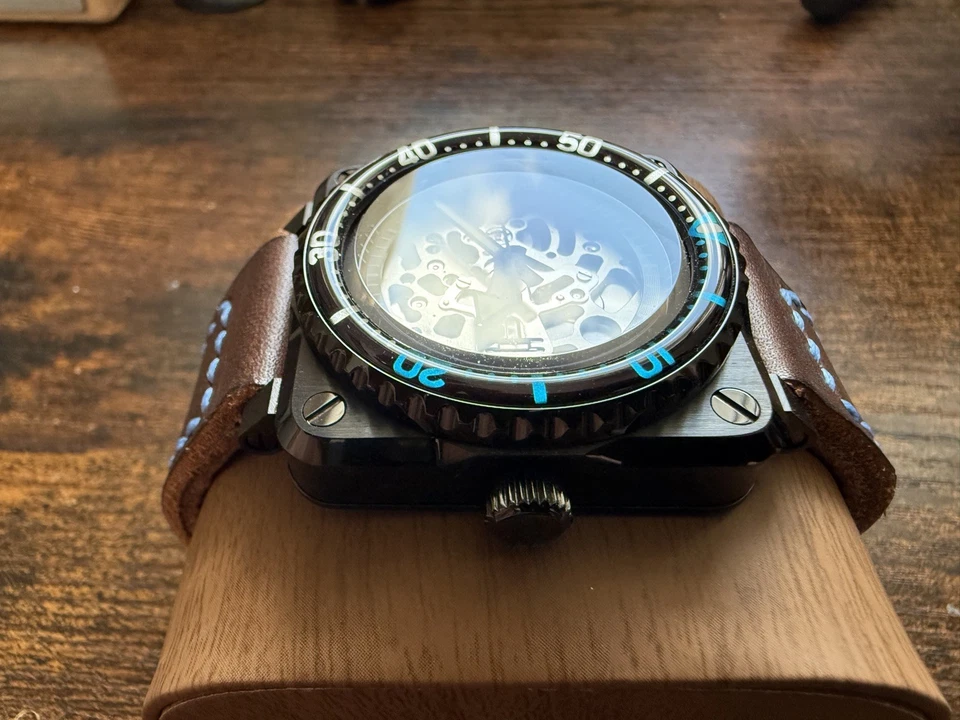 Reloj Skeleton mod a medida impulsado por Seiko NH70 movimiento automático hecho a mano Foto 4 de 4