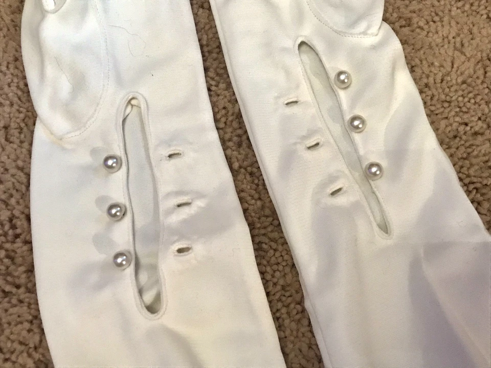 "Guantes de ópera blancos de nailon vintage de los años 50 21"" de largo 3 botones de perlas bolsa de 6 1/2 con" Foto 3 de 4