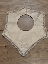 Bavoir ancien bébé vintage brodé – bavoir de layette – dentelle ancienne 1900