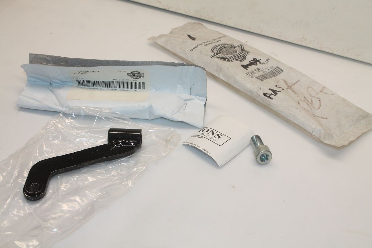 Support de marchepied moto Harley Davidson Touring 47365-83C neuf sans vibrations
