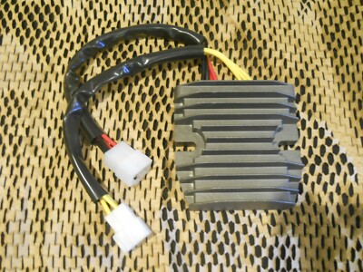 Triumph Mosfet Regler-Gleichrichter Daytona600/675 ,955i 1050 Triple UK getestet 