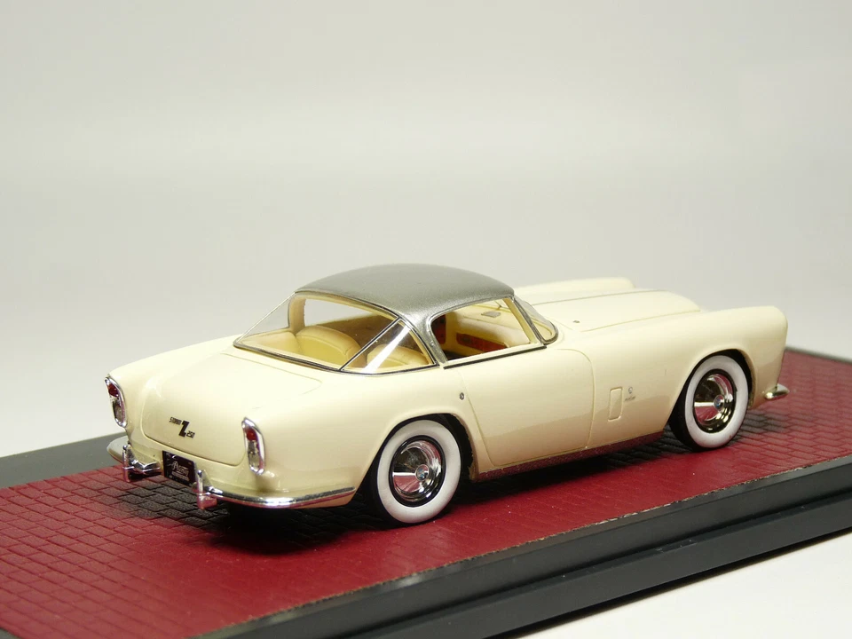 Matrix MX40405-012 1/43 1953 Dodge Storm Zeder Z-250 Concept Resin Model Car - Image 2 of 3